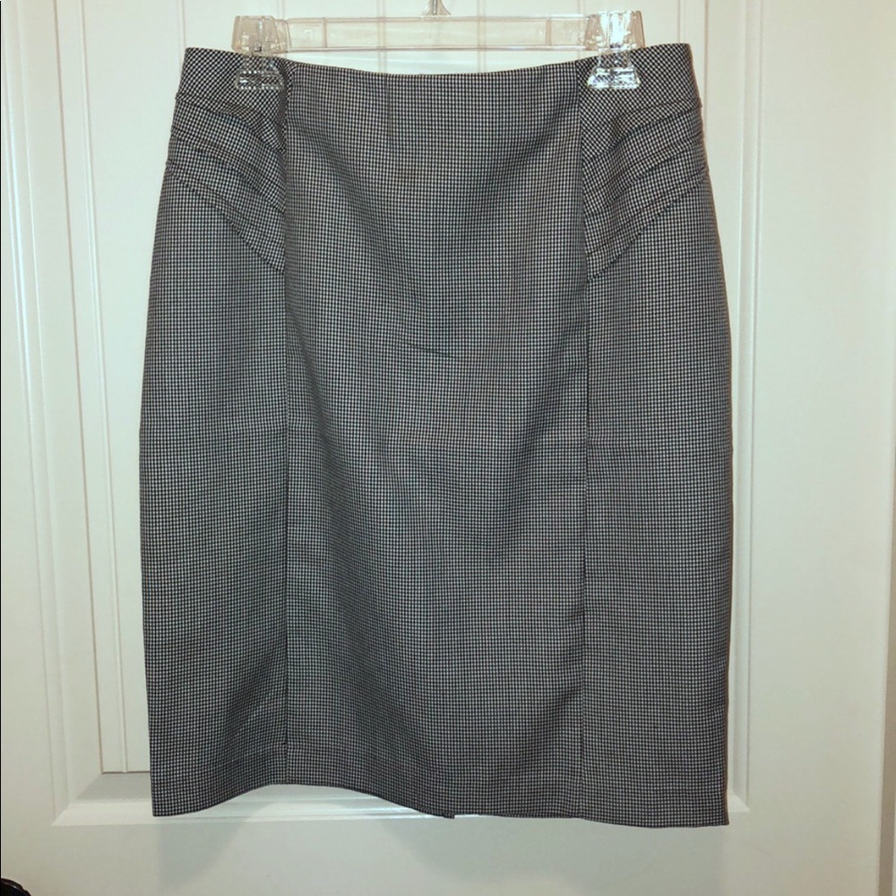 Gorgeous NY&Co Houndstooth Hidden Zip Pencil Skirt